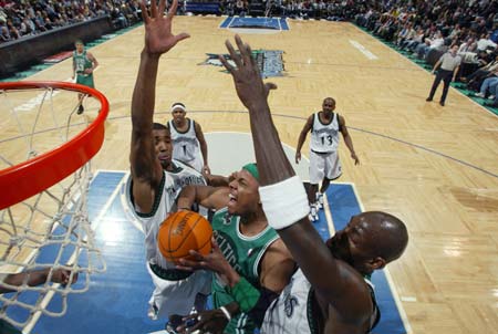 一名具备外 一名具备外